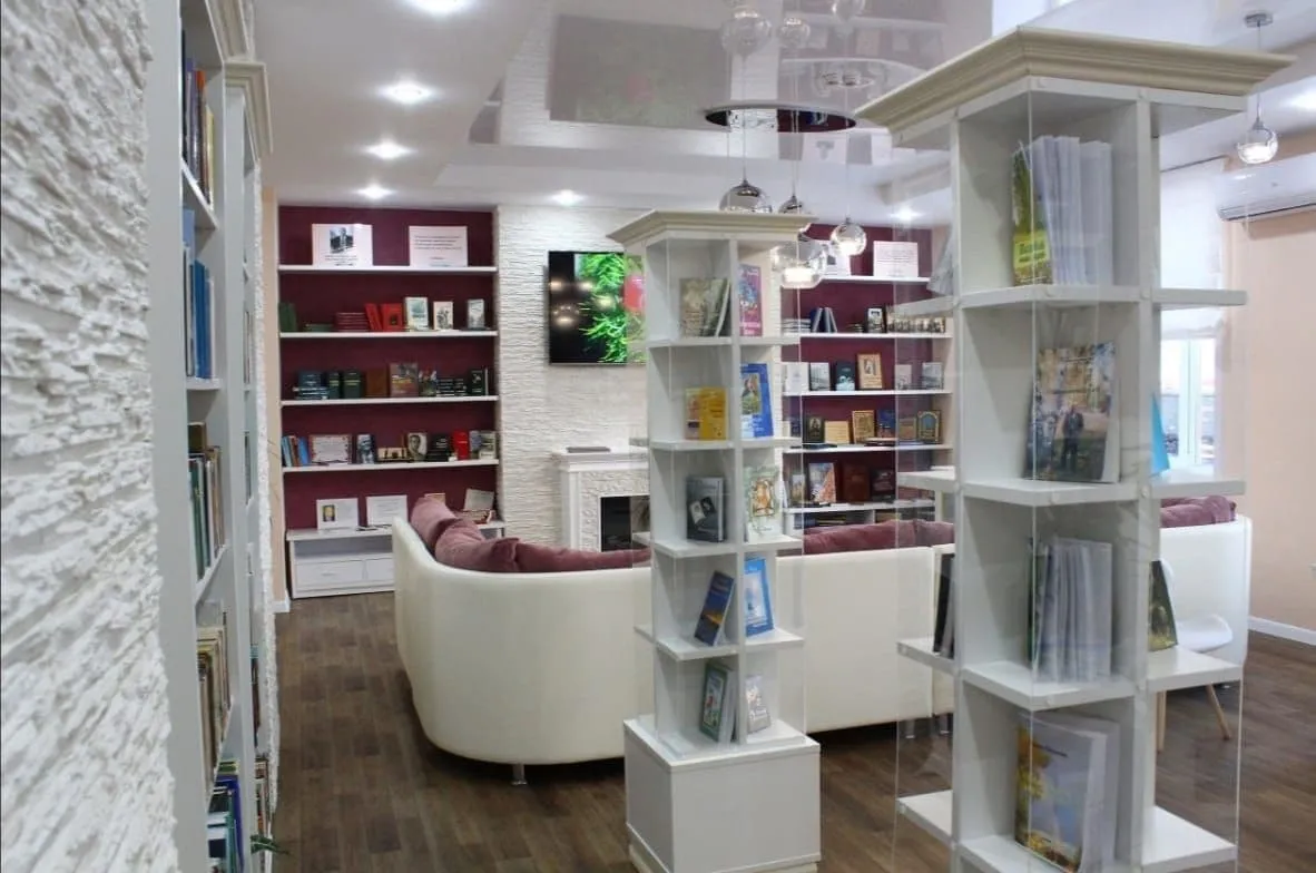 Стеллажи в интерьере